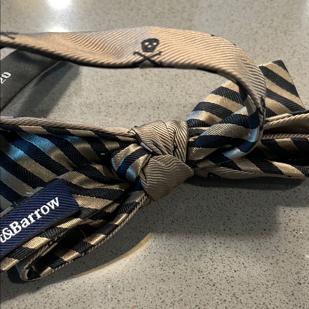 Croft & Barrow Striped Bow Tie with skull and crossbones- Black and Gold - Picture 4 of 5